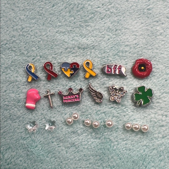 Floating Locket Charms - Picture 1 of 3